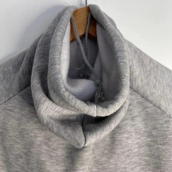 Grey Dog Sweatshirt Sweater with Hood and Soft Fleece Inside Size M - Picture 2 of 7